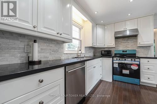 225 Park Lawn Road, Toronto (Stonegate-Queensway), ON - Indoor Photo Showing Kitchen