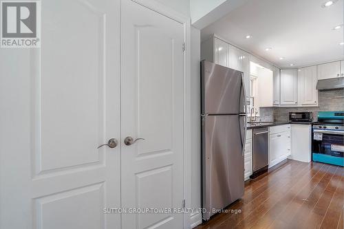 225 Park Lawn Road, Toronto (Stonegate-Queensway), ON - Indoor Photo Showing Kitchen