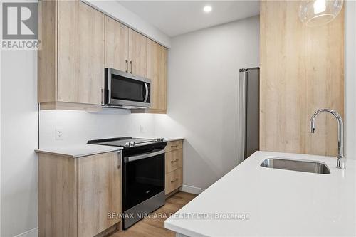 308 - 118 West Street, Port Colborne, ON - Indoor Photo Showing Kitchen