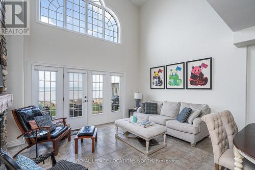 9 - 209707 Highway 26, Blue Mountains, ON - Indoor Photo Showing Living Room