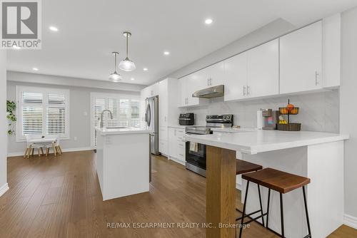 6 Durham Way, Niagara-On-The-Lake, ON - Indoor Photo Showing Kitchen