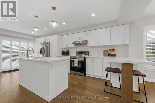 6 Durham Way, Niagara-On-The-Lake, ON - Indoor Photo Showing Kitchen With Upgraded Kitchen