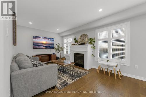 6 Durham Way, Niagara-On-The-Lake, ON - Indoor Photo Showing Living Room With Fireplace