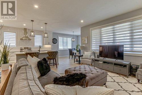 4103 Campbell Street N, London, ON - Indoor Photo Showing Living Room