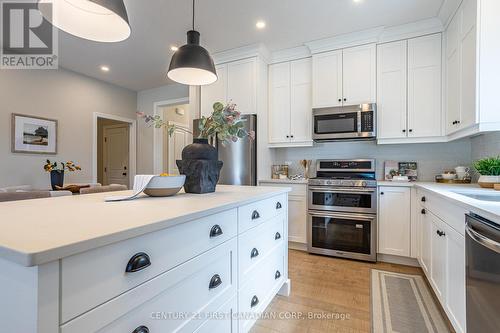 35 Lowrie Crescent, Tillsonburg, ON - Indoor Photo Showing Kitchen With Upgraded Kitchen