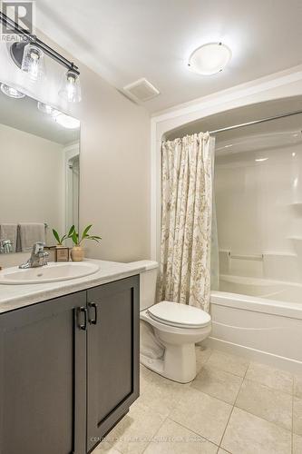 35 Lowrie Crescent, Tillsonburg, ON - Indoor Photo Showing Bathroom