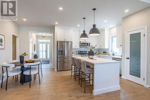 35 Lowrie Crescent, Tillsonburg, ON - Indoor Photo Showing Kitchen With Upgraded Kitchen