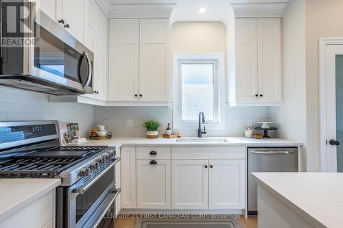 35 Lowrie Crescent, Tillsonburg, ON - Indoor Photo Showing Kitchen