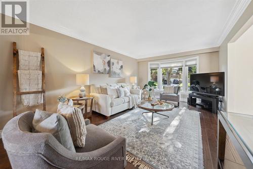 873 Knotwood Court, Whitby (Williamsburg), ON - Indoor Photo Showing Living Room