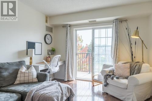 209 - 106 Aspen Springs Drive, Clarington (Bowmanville), ON - Indoor Photo Showing Living Room