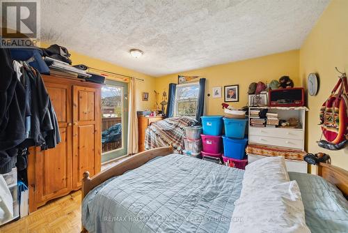 22 Fairview Avenue, Richmond Hill (South Richvale), ON - Indoor Photo Showing Bedroom