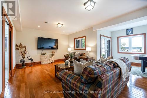 24 Gilson Point Place, Kawartha Lakes (Little Britain), ON - Indoor Photo Showing Living Room