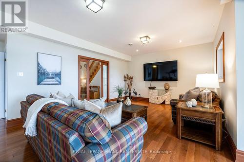 24 Gilson Point Place, Kawartha Lakes (Little Britain), ON - Indoor Photo Showing Living Room