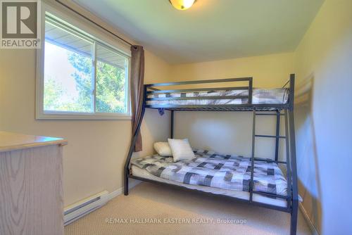 165 Pitt'S Cove Road, Kawartha Lakes (Dunsford), ON - Indoor Photo Showing Bedroom