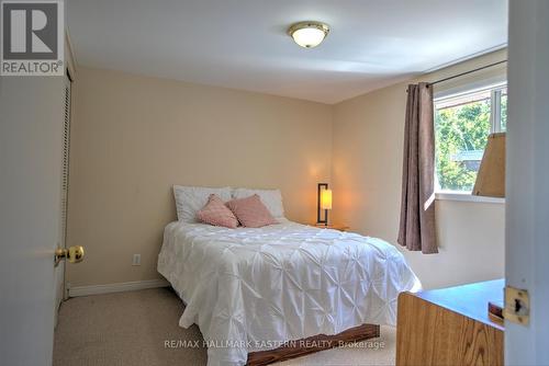 165 Pitt'S Cove Road, Kawartha Lakes (Dunsford), ON - Indoor Photo Showing Bedroom