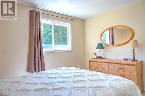 165 Pitt'S Cove Road, Kawartha Lakes (Dunsford), ON - Indoor Photo Showing Bedroom