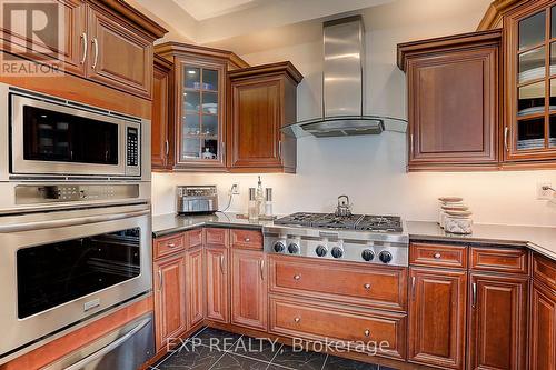 2044 Wilson Street, Innisfil (Alcona), ON - Indoor Photo Showing Kitchen