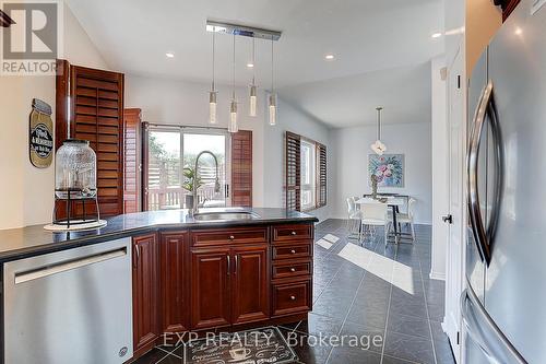 2044 Wilson Street, Innisfil (Alcona), ON - Indoor Photo Showing Kitchen With Upgraded Kitchen