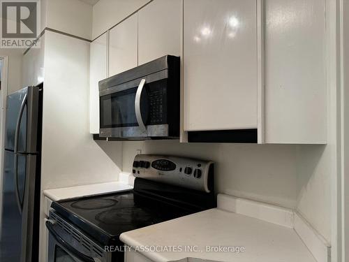 1413 - 7 Carlton Street, Toronto, ON - Indoor Photo Showing Kitchen