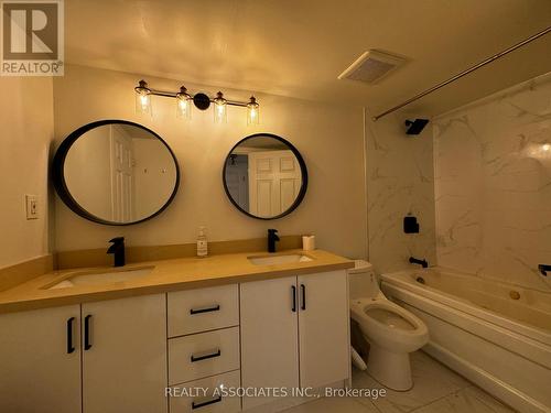 1413 - 7 Carlton Street, Toronto, ON - Indoor Photo Showing Bathroom