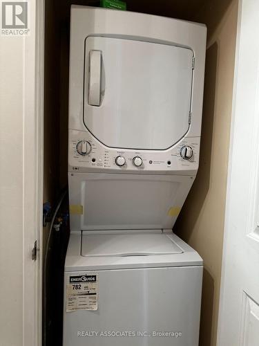 1413 - 7 Carlton Street, Toronto, ON - Indoor Photo Showing Laundry Room