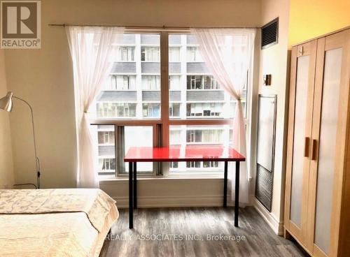 1413 - 7 Carlton Street, Toronto, ON - Indoor Photo Showing Bedroom