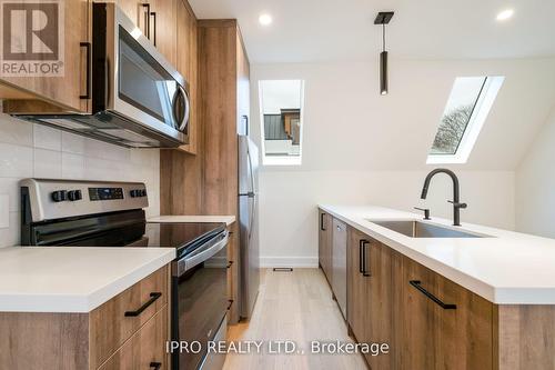 303 Wychwood Avenue, Toronto (Humewood-Cedarvale), ON - Indoor Photo Showing Kitchen With Upgraded Kitchen