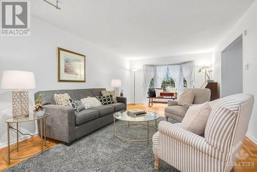 2329 Virginia Drive, Ottawa, ON - Indoor Photo Showing Living Room