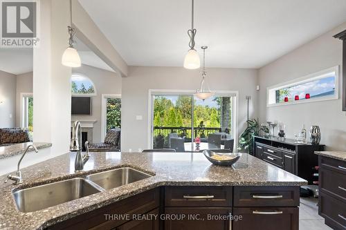 1423 Howlett Circle, London, ON - Indoor Photo Showing Kitchen With Double Sink