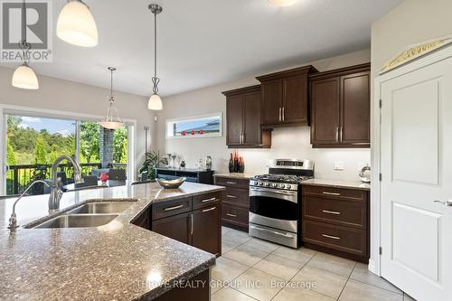 1423 Howlett Circle, London, ON - Indoor Photo Showing Kitchen With Double Sink