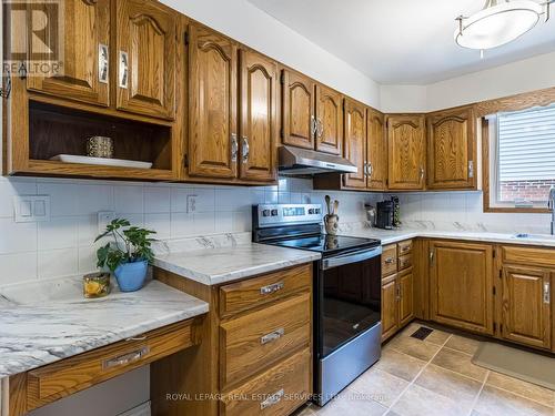 18 Governor Grove Crescent, Brampton, ON - Indoor Photo Showing Kitchen