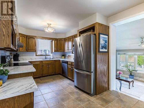 18 Governor Grove Crescent, Brampton, ON - Indoor Photo Showing Kitchen