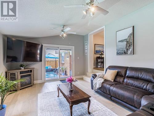 18 Governor Grove Crescent, Brampton, ON - Indoor Photo Showing Living Room