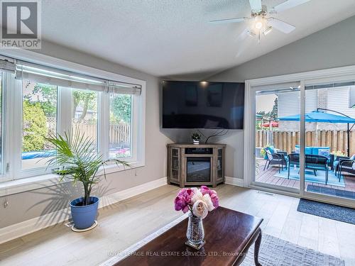 18 Governor Grove Crescent, Brampton (Brampton South), ON - Indoor Photo Showing Living Room