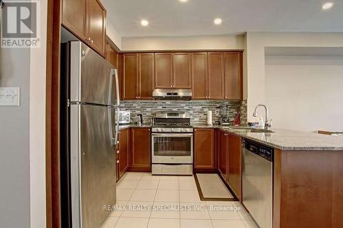 4 - 1117 Haig Boulevard, Mississauga (Lakeview), ON - Indoor Photo Showing Kitchen With Stainless Steel Kitchen With Upgraded Kitchen