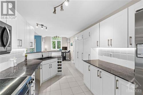 32 Sawgrass Circle, Ottawa, ON - Indoor Photo Showing Kitchen With Double Sink