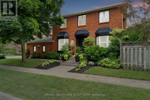 1125 Grandeur Crescent, Oakville, ON - Outdoor With Facade