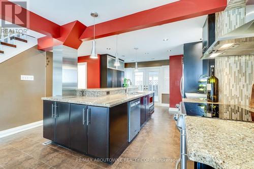 1125 Grandeur Crescent, Oakville, ON - Indoor Photo Showing Kitchen With Upgraded Kitchen