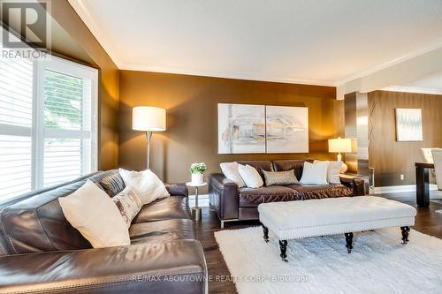 1125 Grandeur Crescent, Oakville, ON - Indoor Photo Showing Living Room