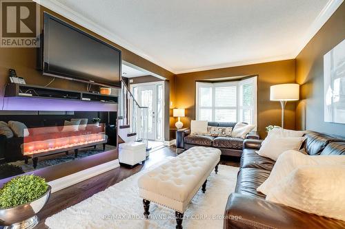 1125 Grandeur Crescent, Oakville, ON - Indoor Photo Showing Living Room