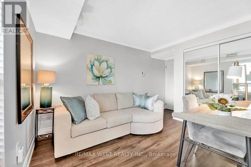 301 - 1225 North Shore Boulevard E, Burlington (Brant), ON - Indoor Photo Showing Living Room