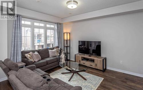 22 - 2435 Greenwich Drive, Oakville, ON - Indoor Photo Showing Living Room