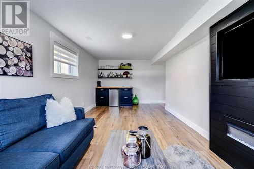 84 Foster Street, Wheatley, ON - Indoor Photo Showing Living Room