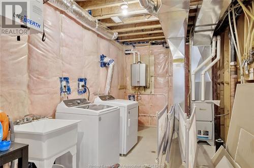 11502 Palmetto Street, Windsor, ON - Indoor Photo Showing Laundry Room