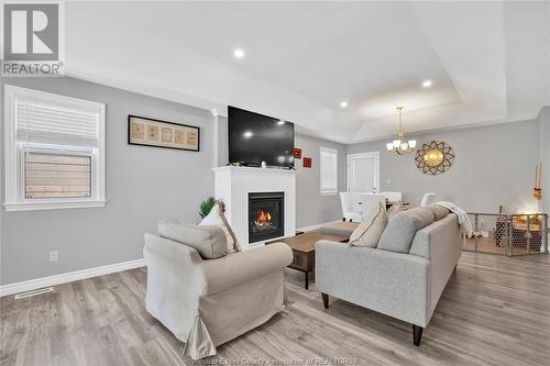 11502 Palmetto Street, Windsor, ON - Indoor Photo Showing Living Room With Fireplace