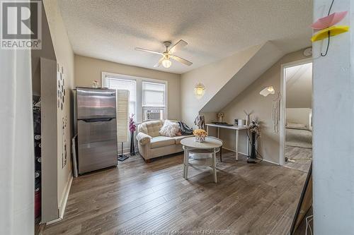 1542 Church, Windsor, ON - Indoor Photo Showing Living Room