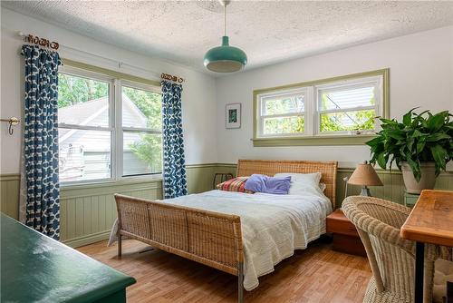 4629 Ellis Street, Niagara Falls, ON - Indoor Photo Showing Bedroom