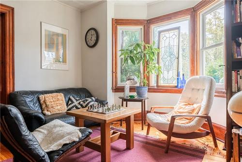 4629 Ellis Street, Niagara Falls, ON - Indoor Photo Showing Living Room