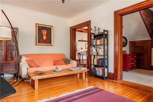 4629 Ellis Street, Niagara Falls, ON - Indoor Photo Showing Living Room