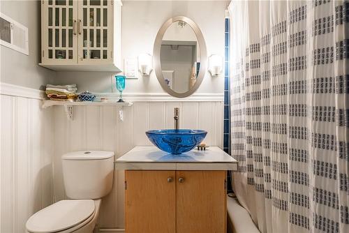 4629 Ellis Street, Niagara Falls, ON - Indoor Photo Showing Bathroom